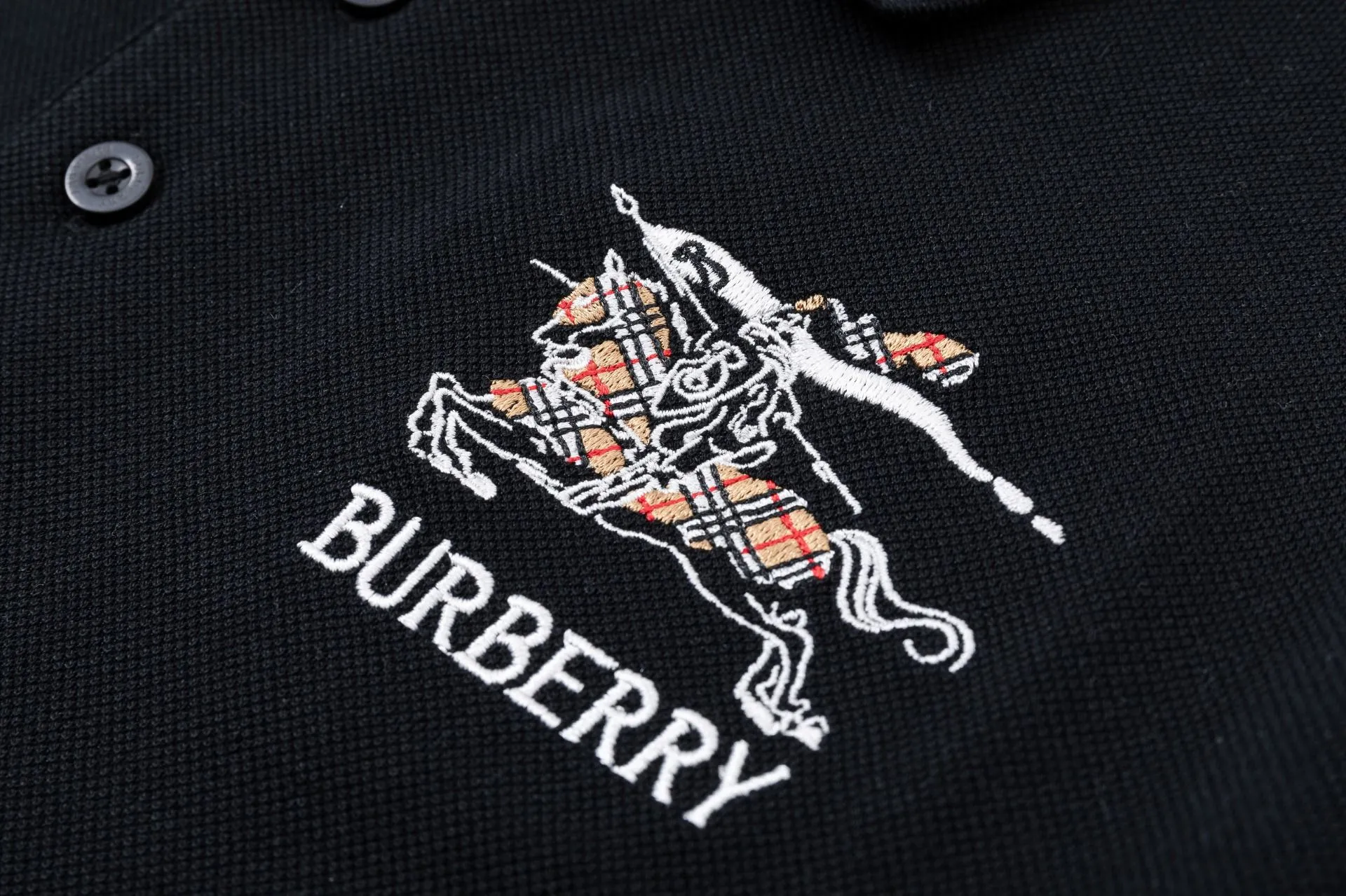 BURBERRYZ POLO Polo ， 。Size ， Size。 Polo ， ， 。 ， 、 （EKD） Burberry 。 – – – Burberry – ：Black White Size：MLXLXXL